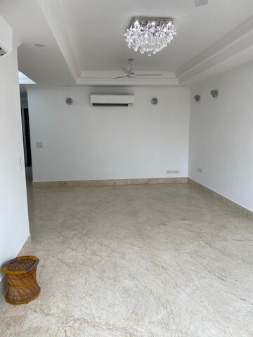 Room in 3 BHK Builder Floor at Greater Kailash – for Rent