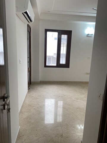 Room in 3 BHK Builder Floor at Greater Kailash – for Rent