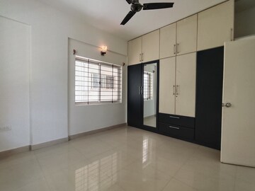 Room in 3 BHK Apartment at DSR Pride, Hsr Layout – for Rent
