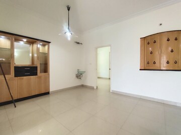 Room in 3 BHK Apartment at DSR Pride, Hsr Layout – for Rent