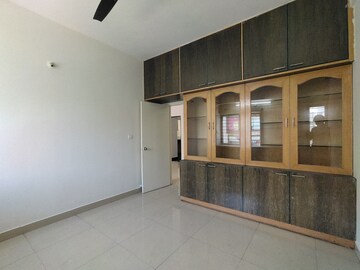 Room in 3 BHK Apartment at DSR Pride, Hsr Layout – for Rent