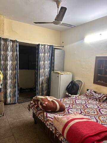 Living Room in 1.5 BHK Builder Floor at Sector 41 – for Rent
