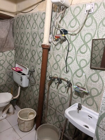 Bathroom in 1.5 BHK Builder Floor at Sector 41 – for Rent