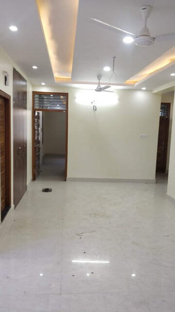 Room in 3 BHK Independent House at Gomti Nagar – for Rent