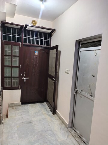 Room in 2 BHK Independent House at Gomti Nagar – for Rent