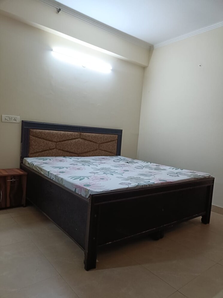 Bedroom, aims-golf-city 3.5 Bedroom 1550 Sq.Ft. Apartment In Sector 75 Noida 8039898