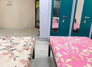 Room in  Pg at Naupada – for Rent