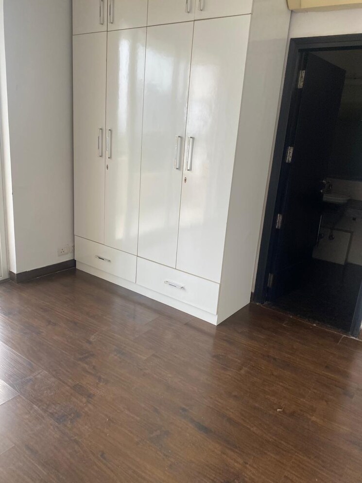 Room, pioneer-park-phase-1 2 Bedroom 1300 Sq.Ft. Apartment In Sector 61 Gurgaon 8039921