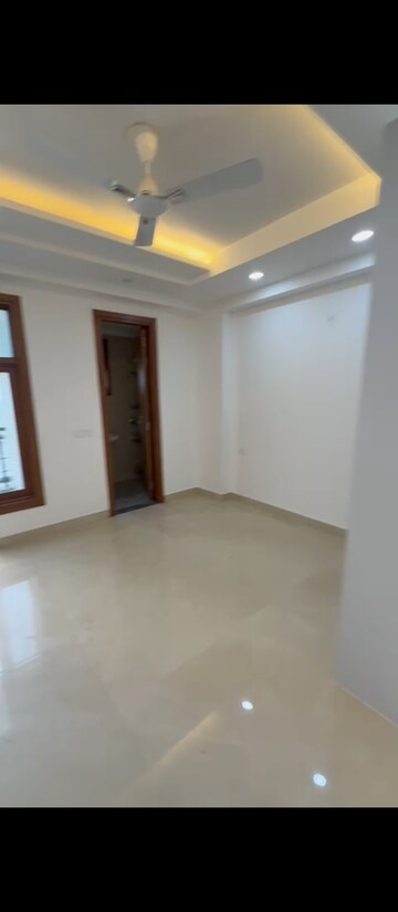 Room in 3 BHK Builder Floor at Mehrauli – for Rent