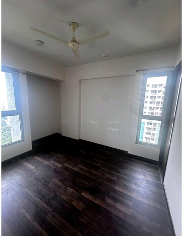 Room in 2 BHK Apartment at Piramal Vaikunth, Balkum Pada – for Rent