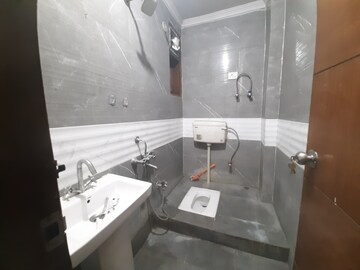 Master Bedroom in 3 BHK Builder Floor at Palm Residency Chhatarpur, Chattarpur – for Rent