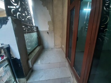 Building Lobby in 3 BHK Builder Floor at Palm Residency Chhatarpur, Chattarpur – for Rent