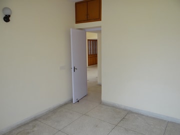 Room in 3 BHK Builder Floor at Unitech South City II, Sector 50 – for Rent