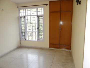 Room in 3 BHK Builder Floor at Unitech South City II, Sector 50 – for Rent