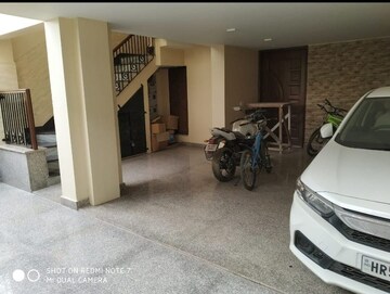 Parking in 2 BHK Independent House at RWA Apartments Sector 45, Sector 45 – for Rent