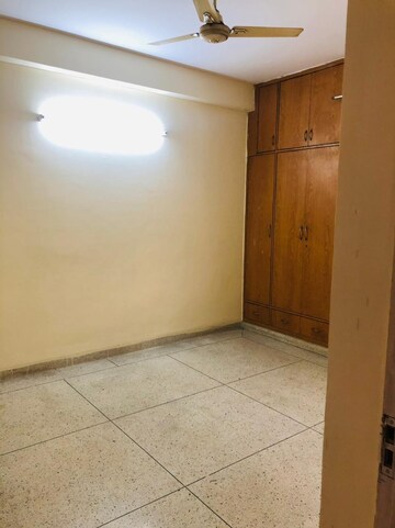 Room in 3 BHK Builder Floor at Unitech South City II, Sector 50 – for Rent