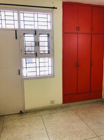Room in 3 BHK Builder Floor at Unitech South City II, Sector 50 – for Rent