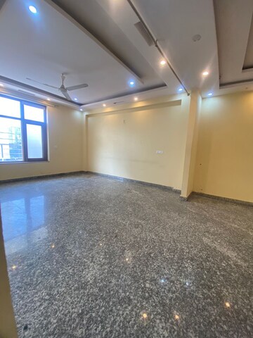 Room in 3 BHK Independent House at Sector 116 – for Rent