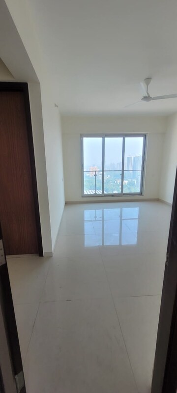 Room in 4 BHK Apartment at Thane West – for Rent