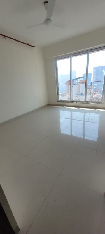 Room in 4 BHK Apartment at Thane West – for Rent