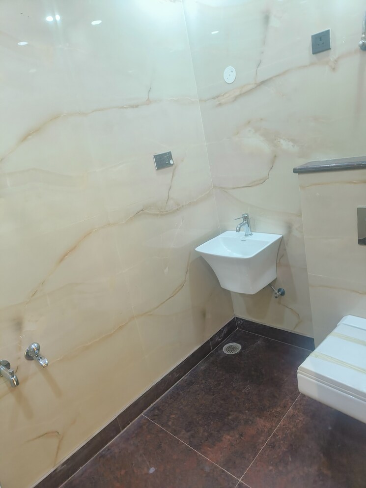 Bathroom, shakti khand 3 Bedroom 1390 Sq.Ft. Builder Floor In Shakti Khand Ghaziabad 8040050