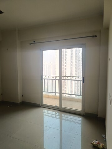 Room in 3 BHK Apartment at Futec Gateway, Sector 75 – for Sale