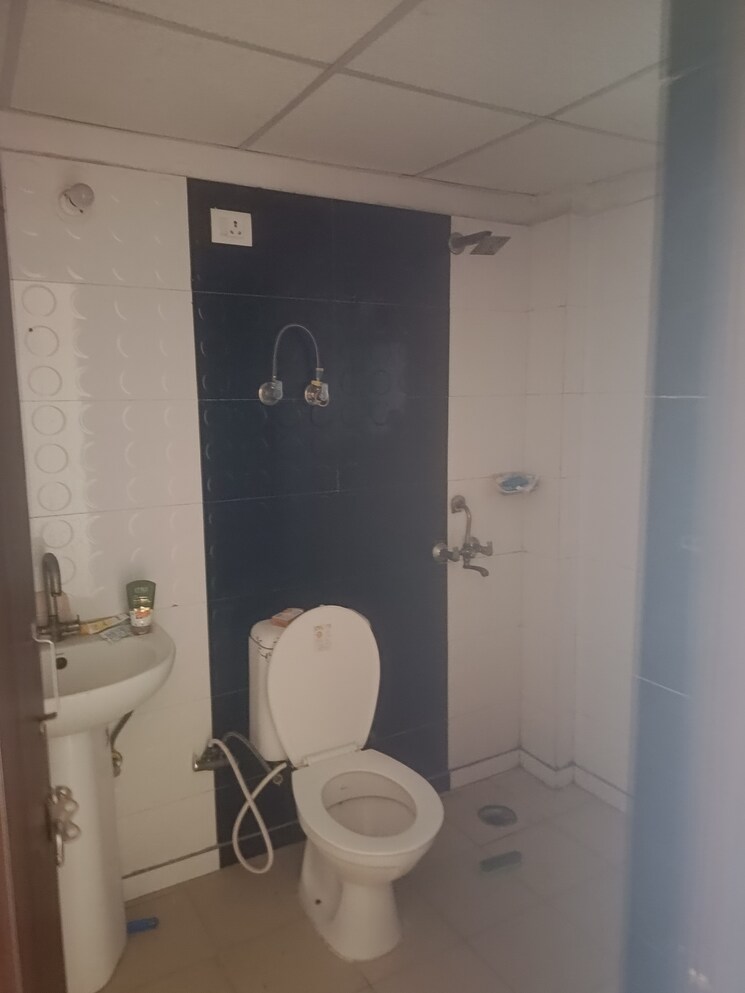 Bathroom, futec-gateway 3 Bedroom 1435 Sq.Ft. Apartment In Sector 75 Noida 8040087