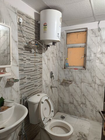 Bathroom in 2 BHK Apartment at Amrapali Silicon City, Sector 76 – for Rent