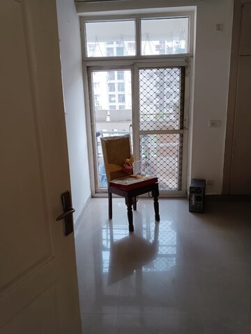 Room in 3 BHK Apartment at Amrapali Silicon City, Sector 76 – for Sale