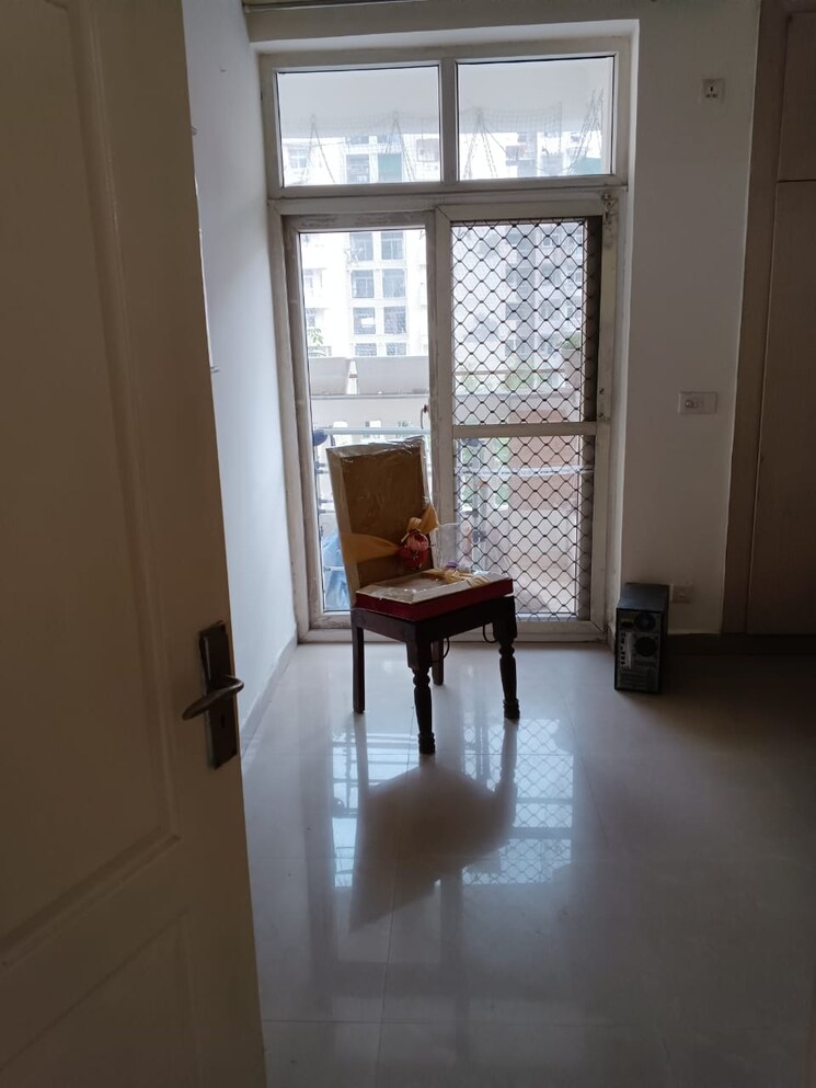 Room, amrapali-silicon-city 3 Bedroom 1545 Sq.Ft. Apartment In Sector 76 Noida 8040104