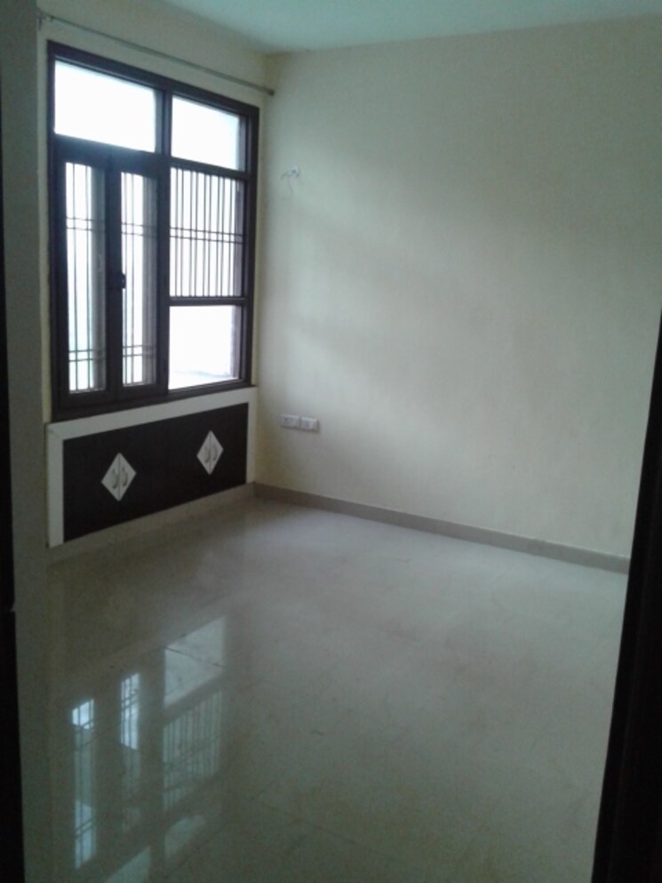 Room, srs-royal-hills 3 Bedroom 950 Sq.Ft. Apartment In Sector 87 Faridabad 8040111