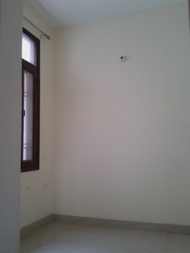 Room, srs-royal-hills 3 Bedroom 950 Sq.Ft. Apartment In Sector 87 Faridabad 8040111