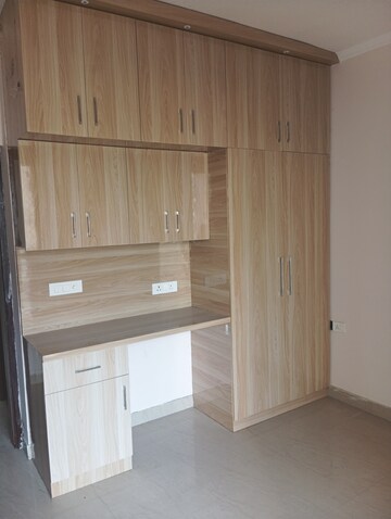 Room in 3 BHK Apartment at Amrapali Golf Homes, Sector 4, Greater Noida – for Rent