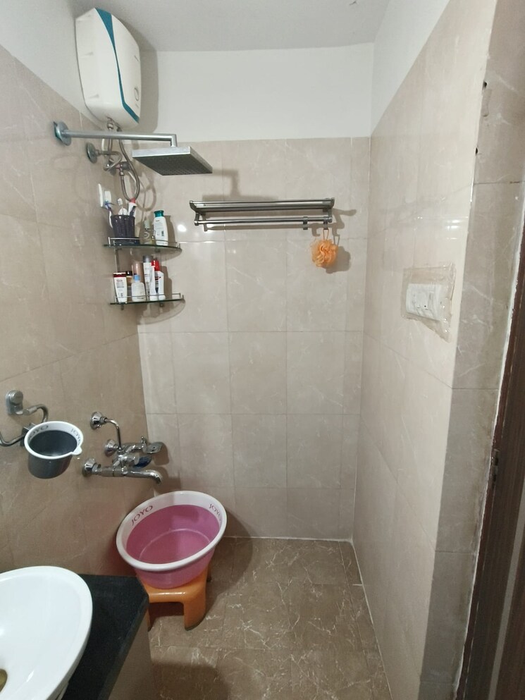 Bathroom, sheth-vasant-athena 2 Bedroom 700 Sq.Ft. Apartment In Laxmi Nagar Thane 8040152