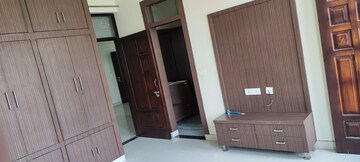 Furnished Amenities in 2.5 BHK Builder Floor at Pla – for Rent