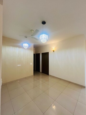 Room in 3 BHK Apartment at Amrapali Golf Homes, Sector 4, Greater Noida – for Rent