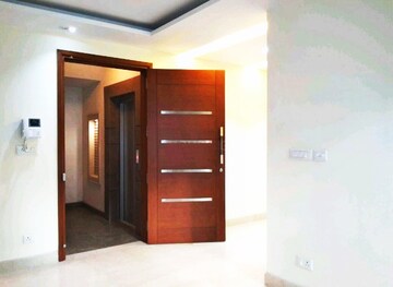 Room in 3 BHK Builder Floor at Panchsheel Enclave – for Rent