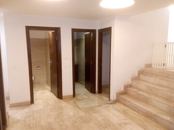 Room in 5 BHK Builder Floor at Panchsheel Enclave – for Rent