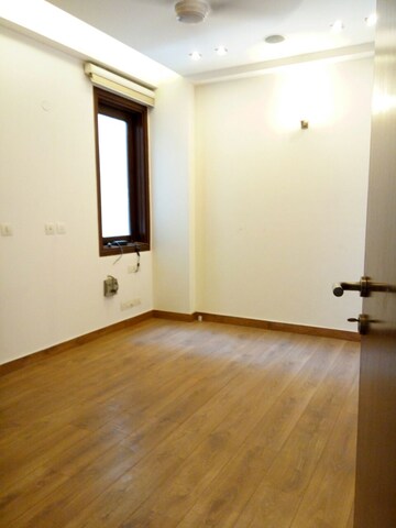 Room in 3 BHK Builder Floor at Panchsheel Park – for Rent