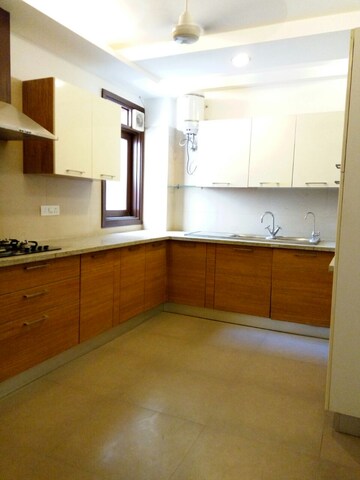 Room in 3 BHK Builder Floor at Panchsheel Park – for Rent