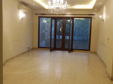 Room in 4 BHK Builder Floor at Panchsheel Park – for Rent