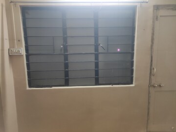 Room in 2 BHK Apartment at Shukrawar Peth – for Rent