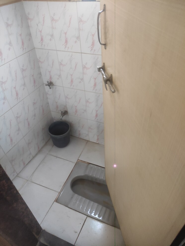 Bathroom, guruwar peth 1 RK 410 Sq.Ft. Apartment In Guruwar Peth Pune 8040278