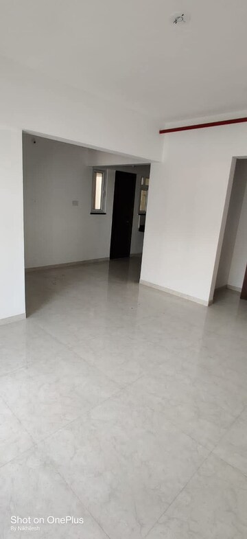 Room in 2 BHK Apartment at Majestique Towers, Kharadi – for Rent
