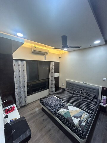 Master Bedroom in 2 BHK Apartment at Hiranandani Meadows, Manpada – for Rent