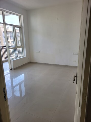 Room in 2 BHK Apartment at Sushma Green vista, Ghazipur – for Rent
