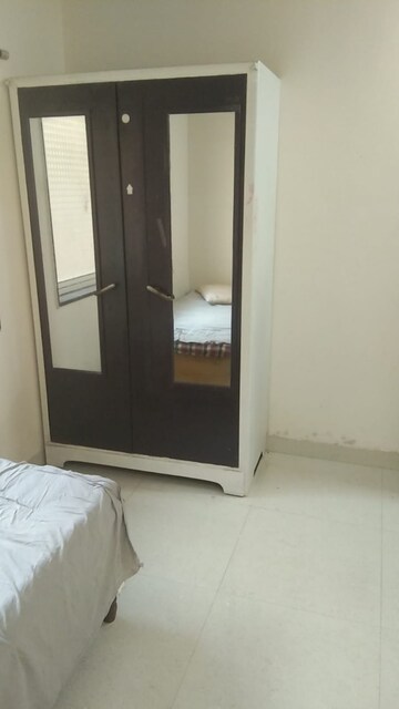 Room in 1 BHK Apartment at Koregaon Park – for Rent