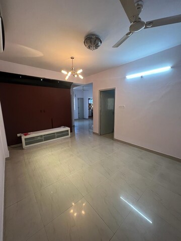 Room in 3 BHK Apartment at Mahaveer Aspen, Kanakapura Road – for Rent