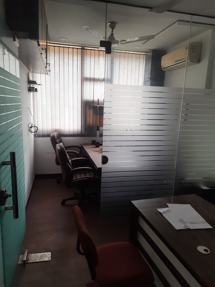 Team Area, netaji subhash place Commercial Office Space 225 Sq.Ft. In Netaji Subhash Place Delhi 8040391