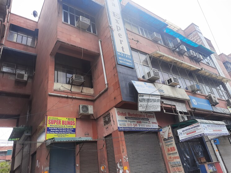 Exterior View, netaji subhash place Commercial Office Space 225 Sq.Ft. In Netaji Subhash Place Delhi 8040391